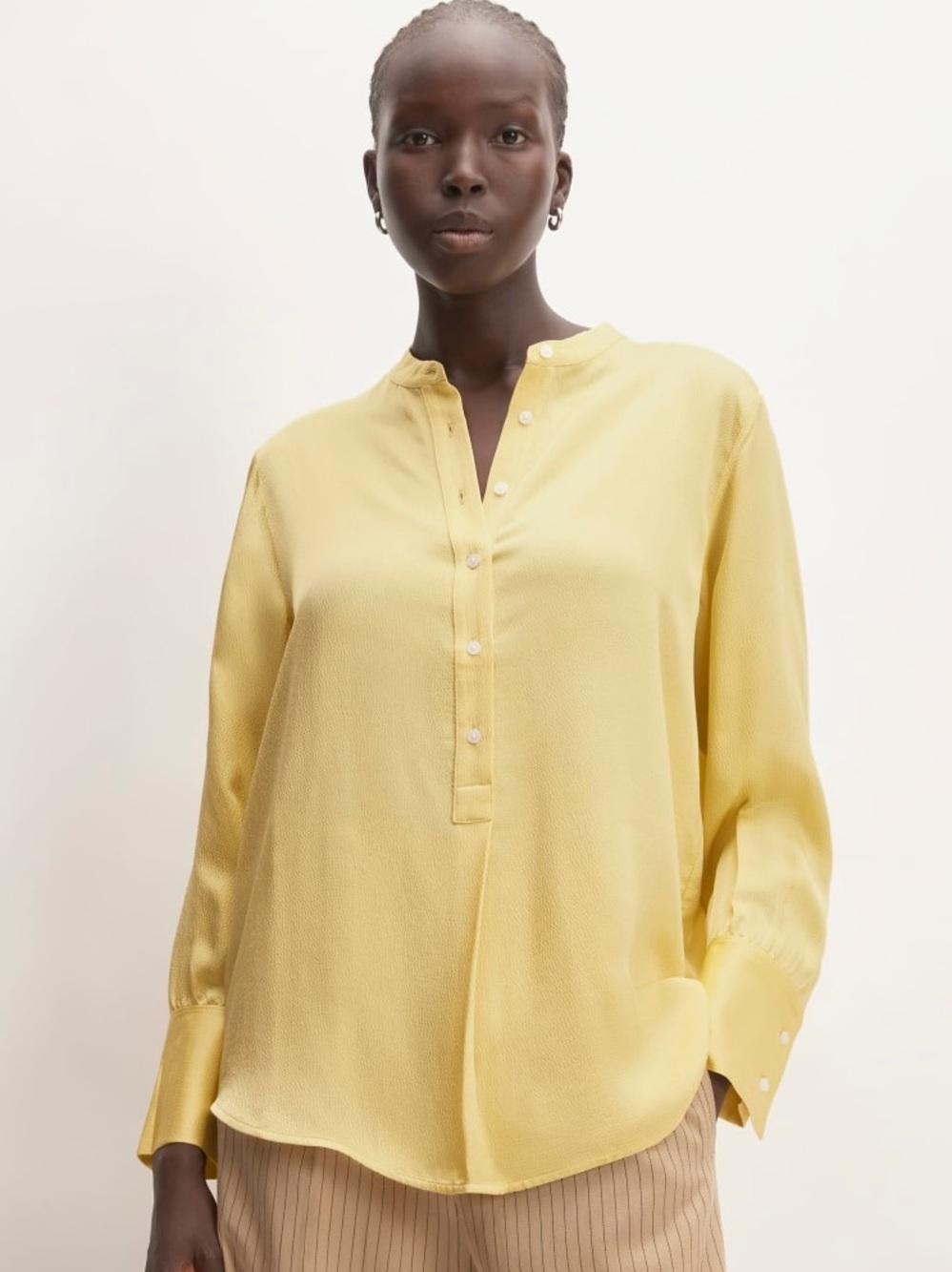 Everlane Hammered Satin Popover Shirt Soft Yellow Henley Blouse size 6